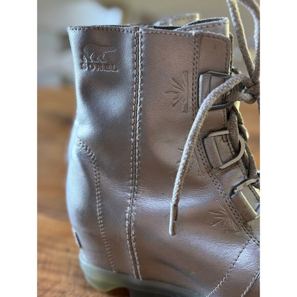 Sorel Joan of Arctic x Disney Frozen Wedge Boots Girls Size 4 Silver Boots - Picture 7 of 11